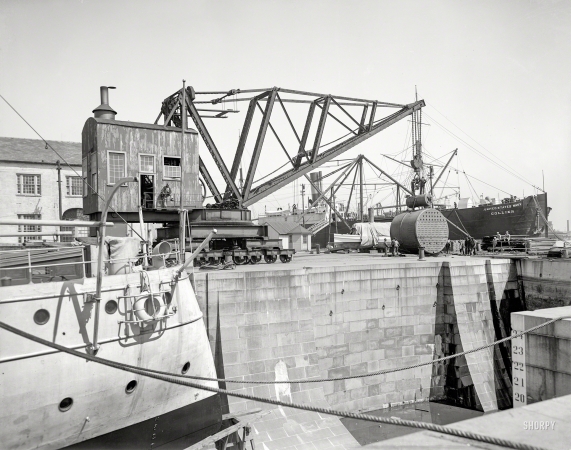 Photo showing: Old Navy -- Virginia circa 1905. The Great Crane, Norfolk Navy Yard.