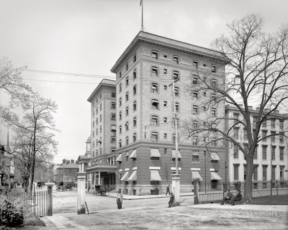 Photo showing: The Richmond II -- Richmond, Virginia, circa 1905. Hotel Richmond, Ninth and Grace Sts.