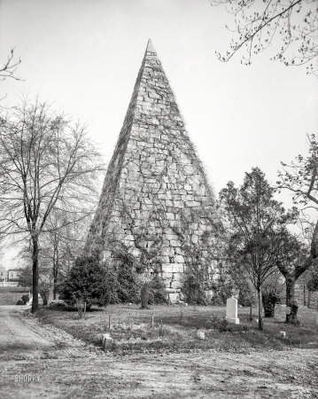 Photo showing: Numini et Patriae Asto -- Richmond, Virginia, circa 1905. Monument to Confederate dead, Hollywood Cemetery.