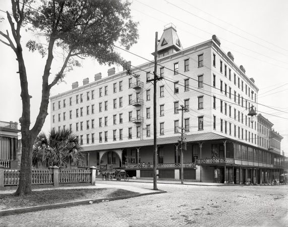 Photo showing: Hotel Aragon -- Jacksonville, Florida, circa 1905. Hotel Aragon, Forsyth and Julia streets.