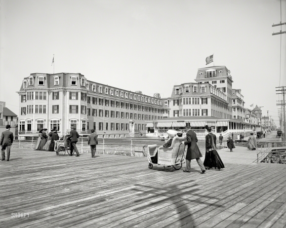 Photo showing: Boardwalk Rollers -- Atlantic City circa 1905. The Shelburne, Michigan Avenue at Boardwalk.