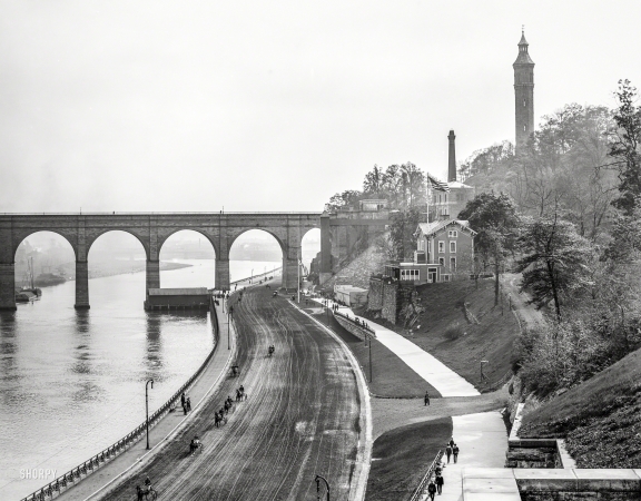 Photo showing: Harlem River Speedway. -- New York circa 1905. High Bridge and the Speedway looking south.