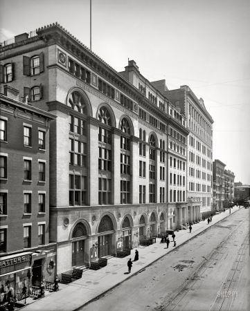 Photo showing: St. Barts -- New York circa 1905. St. Bartholomew's Church parish house and clinic, East 42nd Street.