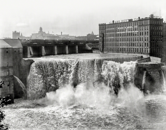 Photo showing: Industrial Cataract -- Circa 1905. Upper Genesee Falls, Rochester, N.Y.