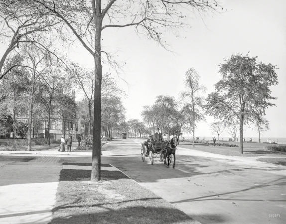 Photo showing: Out and About -- Nov. 22, 1905. Lake Shore Drive, Chicago.