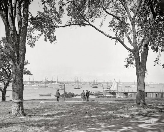 Photo showing: Marblehead Marinara -- Circa 1906. Glimpse of harbor. Marblehead, Massachusetts.