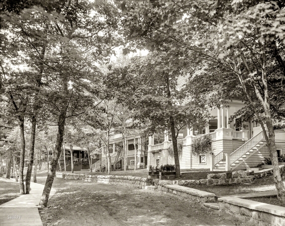 Photo showing: Leafy Enclave -- 1906. Cottages at Harbor Springs, Michigan. The resort community in its early years.