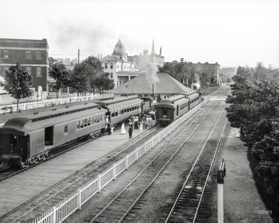 Photo showing: Day Trippers -- Circa 1906. Suburban station at Petoskey, Michigan.