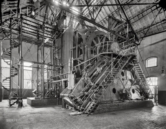 Photo showing: Heavy Lifter. -- Calumet, Michigan, circa 1906. Copper mining. Hoisting engine, Tamarack No. 5 shaft.