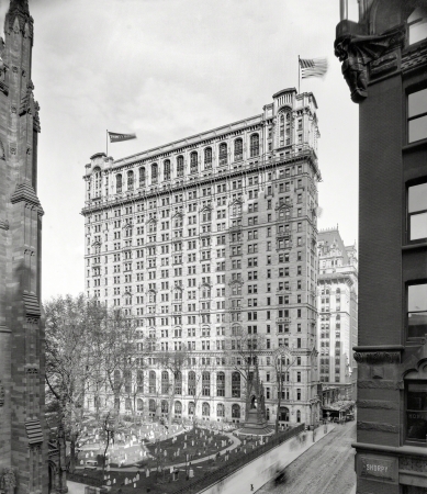 Photo showing: Meet the Tenants -- Manhattan circa 1906. Trinity Building and Broadway. Along with Trinity Church cemetery and its Independence Memorial Spire.