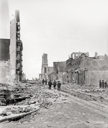 Photo showing: Up Sutter -- San Francisco. Up Sutter Street from Grant Avenue. Aftermath of the April 18, 1906,
earthquake and fire. At center, the ruins of Sutter Street Synagogue. 