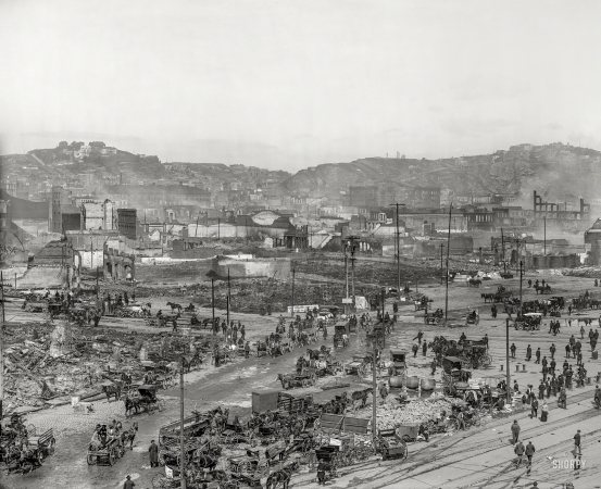 Photo showing: Gone and Back -- Russian and Telegraph hills from roof of Ferry P.O., San Francisco. After the earthquake and fire of April 1906.