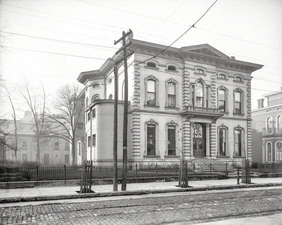Photo showing: Pendennis Club -- Louisville, Kentucky, circa 1906. Pendennis Club, West Walnut Street.