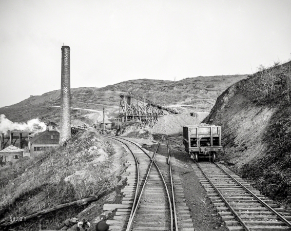 Photo showing: Red Mountain -- 1906. Iron mine, Red Mountain, Birmingham, Alabama.