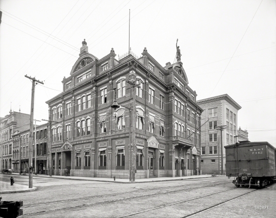 Photo showing: King Cotton -- Mobile, Alabama, circa 1906. Cotton Exchange building.