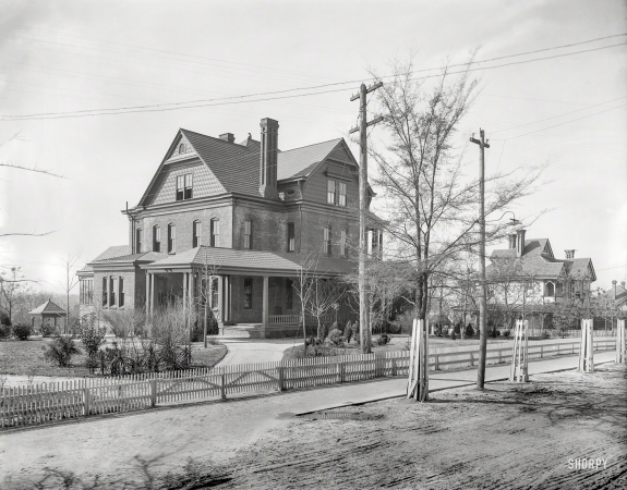 Photo showing: Booker T. Washington Home -- Tuskegee Institute, Alabama, circa 1906.
