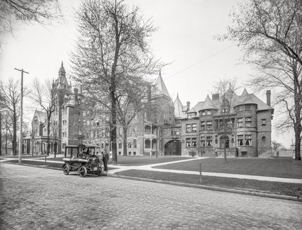 Photo showing: Harper Hospital -- Detroit, Michigan, circa 1906. Harper Hospital.