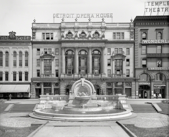 Photo showing: Cultural Oasis -- The Motor City circa 1905. Detroit Opera House and Palmer Fountain.