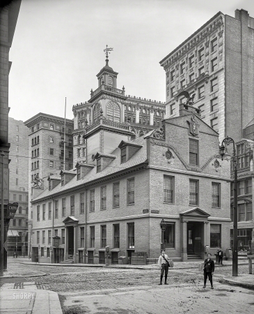 Photo showing: Ense Petit Placidam -- Boston, Massachusetts, circa 1906. Old State House from Washington Street.