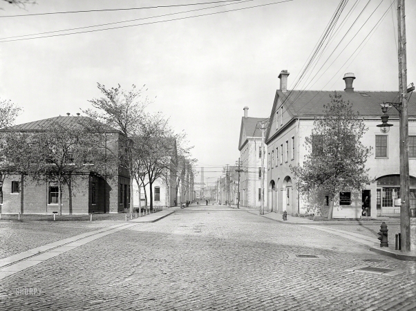 Photo showing: Navy Yard -- New York circa 1904. Brooklyn Navy Yard -- view from Sands Street entrance.