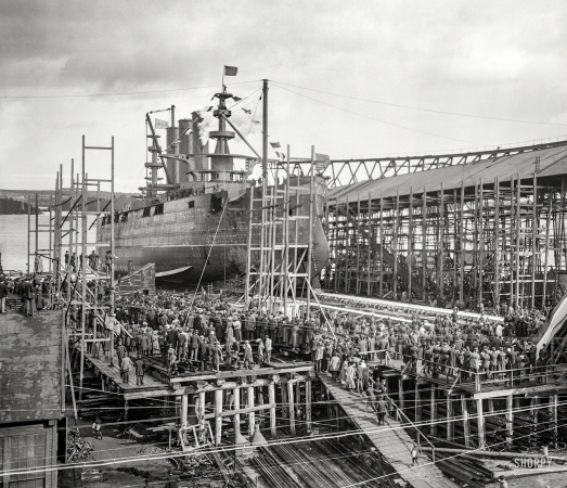 Photo showing: Baptism at Bath -- October 11, 1904. Bath, Maine. The launch of the U.S.S. Georgia at Bath Iron Works.