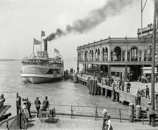 Photo showing: Hello Sappho -- Detroit circa 1905. Steamer Sappho at Belle Isle Ferry dock, Woodward Avenue.