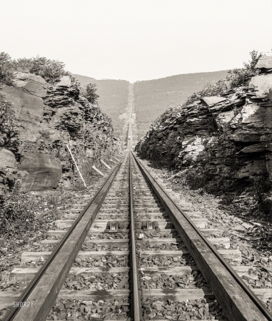 Photo showing: On the Way Up -- Circa 1900. Otis Elevating Railway, looking up toward Mountain House Hotel, Catskill Mountains, New York.