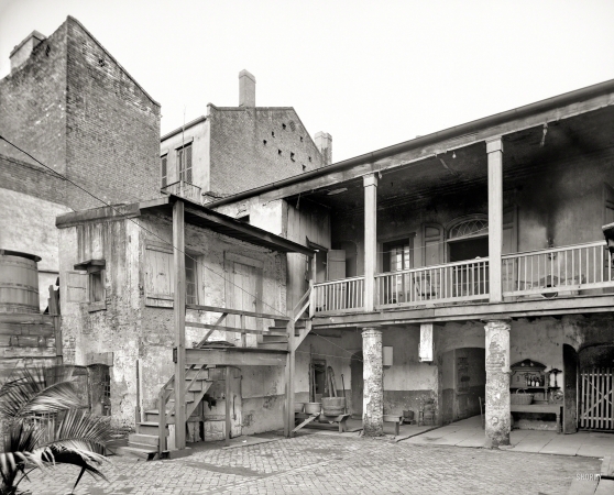Photo showing: The Courtyard -- New Orleans circa 1903. Old Spanish courtyard.