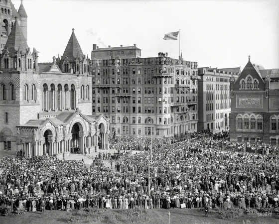 Photo showing: Standing Room Only -- Boston, 1903. London honorables entering Trinity Church (Copley Square).
