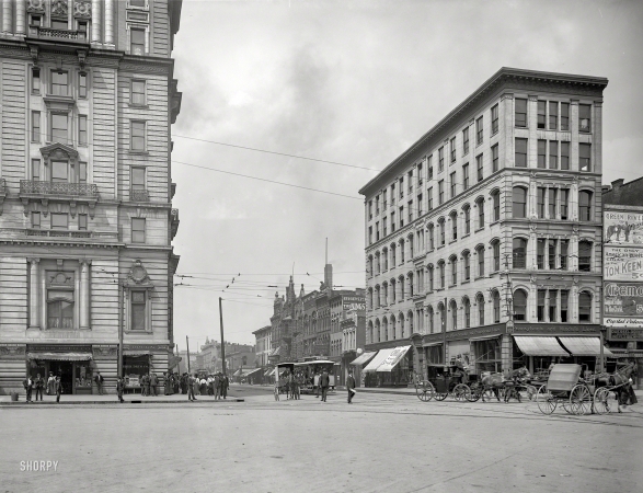 Photo showing: Tri-State -- Indianapolis, Indiana, circa 1904. Illinois Street, north from Washington.