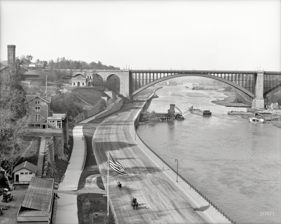 Photo showing: The View From on High -- New York circa 1905. Harlem River Speedway and Washington Bridge viewed from High Bridge.