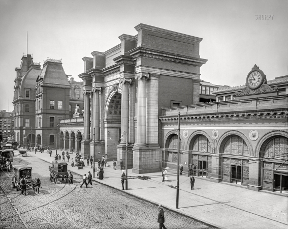 Photo showing: North Union Station, 10:45 a.m. -- Boston circa 1905.