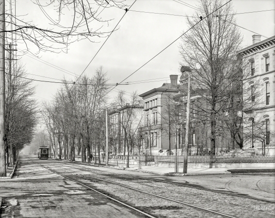 Photo showing: Louisville -- Circa 1906. Fourth Avenue, Louisville, Kentucky.