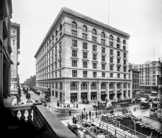 Photo showing: B. Altman II -- New York circa 1906. B. Altman store, Fifth Avenue and East 35th Street.
