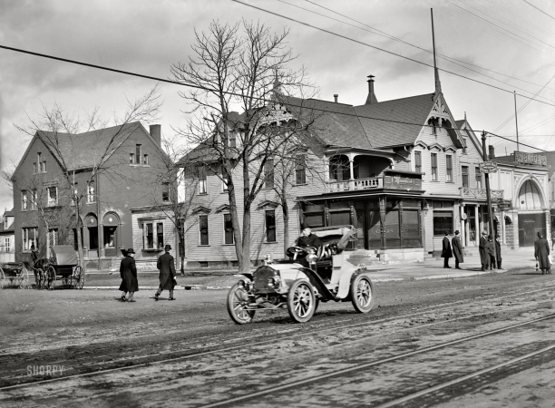 Photo showing: Moesta Tavern -- Detroit circa 1910. Automobile on Jefferson Avenue at East Grand Boulevard.