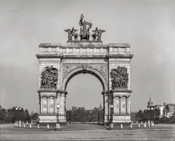 Photo showing: Defenders of the Union -- Circa 1905. Memorial Arch, Brooklyn, N.Y.