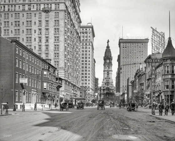 Photo showing: North From Locust -- Philadelphia circa 1907. Broad Street north from Locust with view of City Hall.