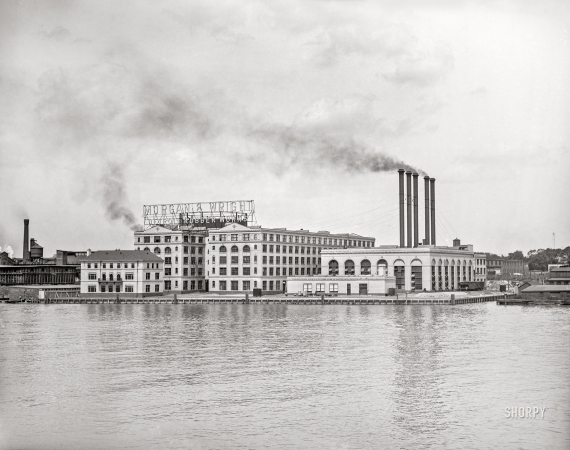 Photo showing: Detroit Rubber Works II -- The Detroit River circa 1908. Morgan & Wright Rubber Works.