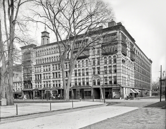 Photo showing: Court House Place -- Springfield, Massachusetts, circa 1908. Court Square Theatre Building.