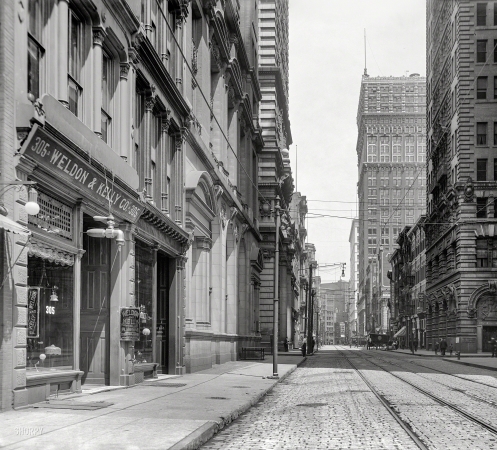 Photo showing: The Electric Faucet -- Pittsburgh circa 1908. Wood Street, looking east.