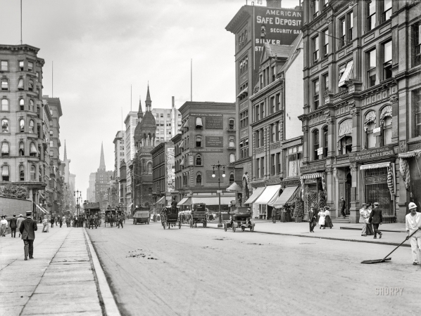 Photo showing: Fifth at 42nd -- New York circa 1910. Traffic at Fifth Avenue and Forty-second Street.