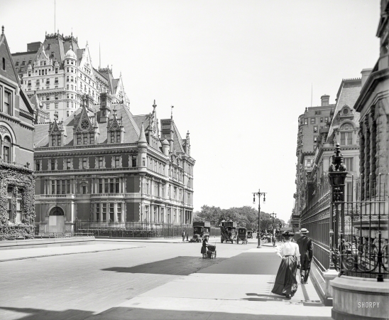 Photo showing: Gilded Age -- New York circa 1905. Fifth Avenue at 57th Street, looking toward Vanderbilt House, Plaza Hotel and entrance to Central Park.