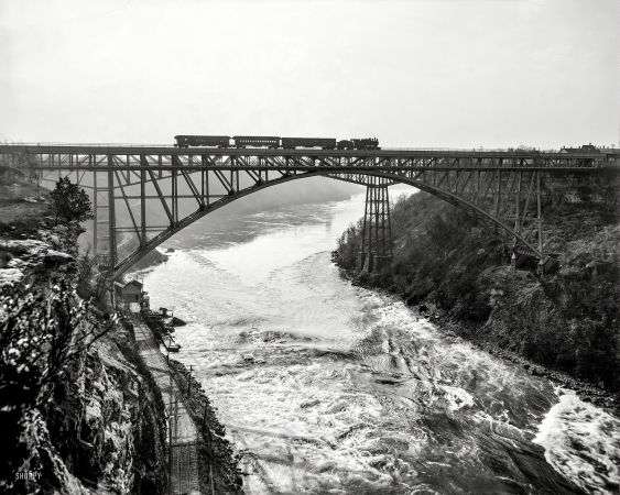 Photo showing: Grand Trunk Railway -- Circa 1900. Niagara Falls, N.Y. Whirlpool Rapids (Grand Trunk<br  />
Railway) Bridge with Michigan Central Cantilever Bridge in background.