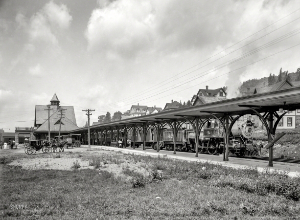 Photo showing: Saranac Lake -- Circa 1905. Saranac Lake central station, Adirondacks, N.Y.