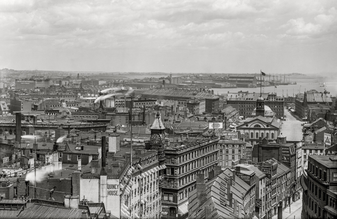 Photo showing: Boston Rooftops -- Boston circa 1906. Quincy House and Faneuil Hall from Barrister's Hall, Boston University.