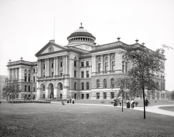 Photo showing: County Courts -- Toledo, Ohio, circa 1910. Lucas County Courthouse.