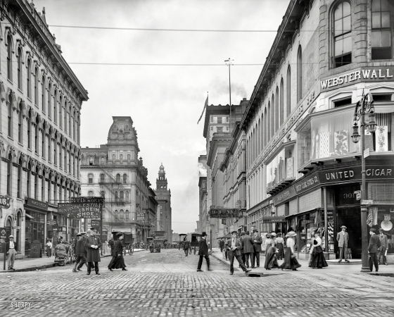 Photo showing: The Dental District -- Toledo, Ohio, circa 1905. Madison Avenue from Summit Street.
Featuring the Hotel Boody and a number of Painless Dentists.