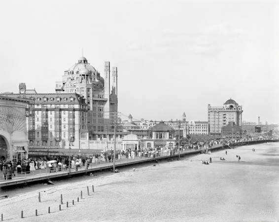 Photo showing: Leisure World -- Atlantic City circa 1906. Boardwalk and big hotels from Young's new pier.