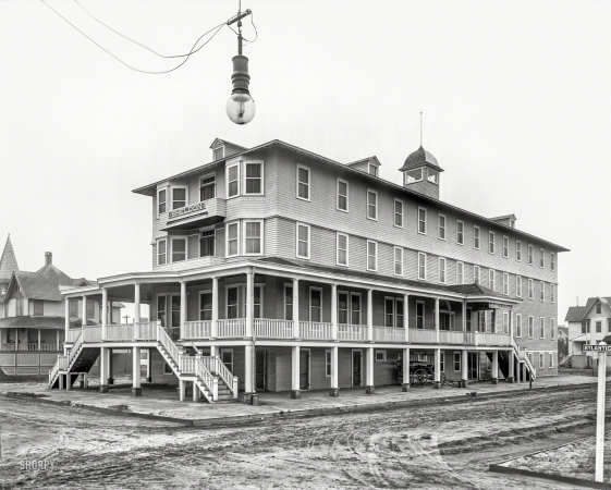 Photo showing: The Sheldon -- Circa 1907. Hotel Sheldon, Wildwood, New Jersey.