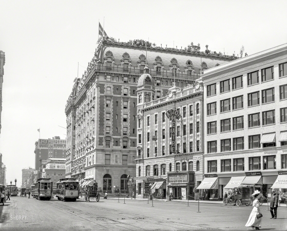 Photo showing: Little Astor -- New York circa 1908. Broadway at Times Square -- Hotel Astor and Astor Theatre.